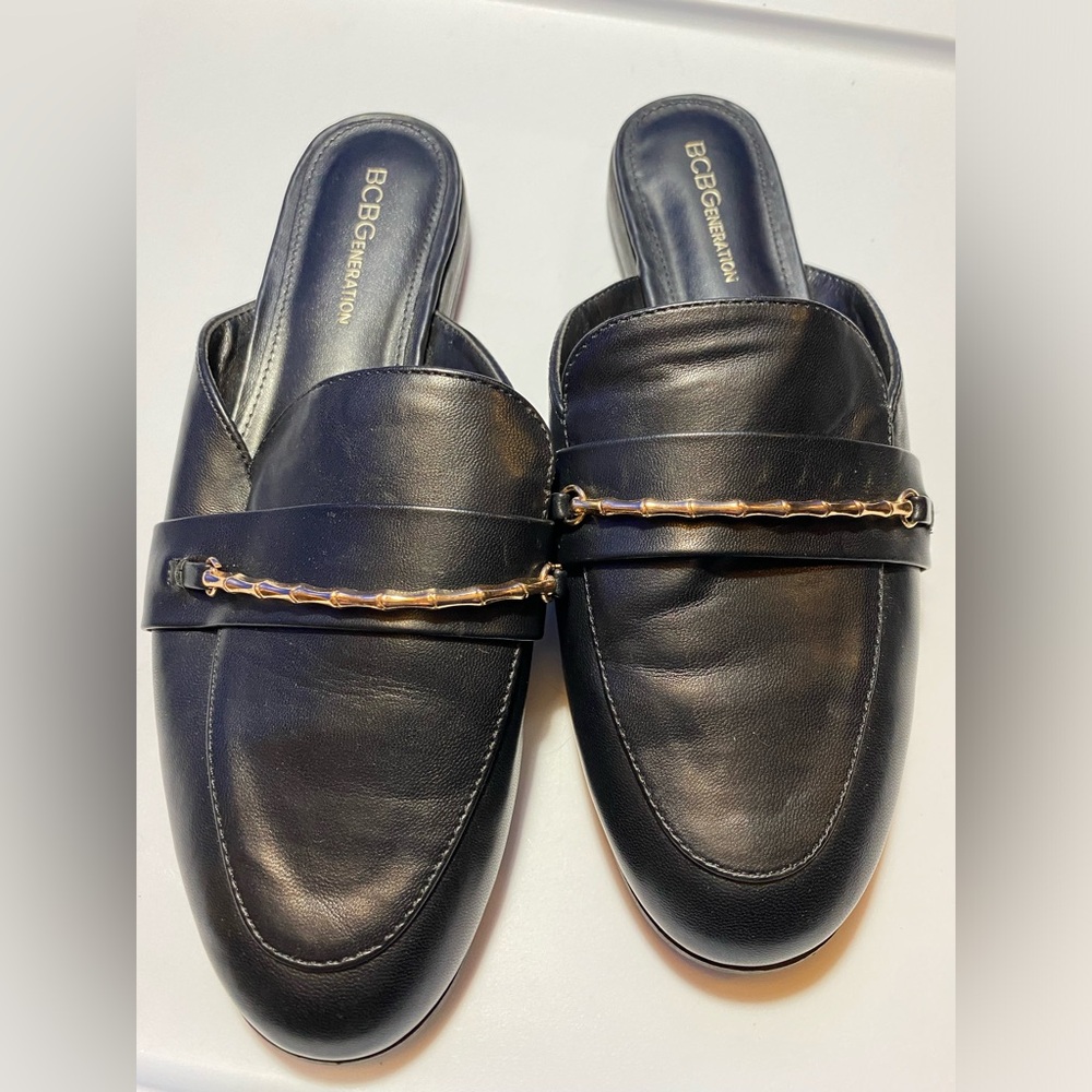 BCBGeneration Zemina black faux leather mule flats, siz 8 gold-tone chain detail